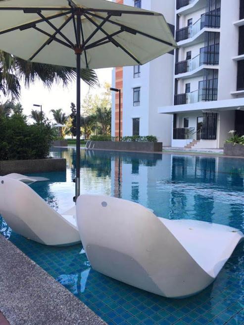 Timurbay By Dfamilia, Ground Floor Suite With Easy Access To The Pool And Beach Kuantan Kültér fotó